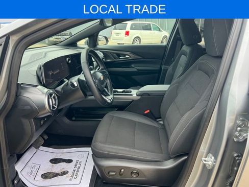 Used 2026 Chevrolet Equinox EV LT w/ Comfort Package image 11
