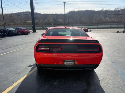 Used 2016 Dodge Challenger SRT Hellcat image 4
