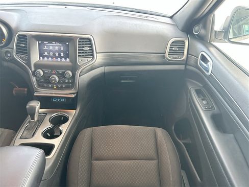 Used 2021 Jeep Grand Cherokee Laredo image 39