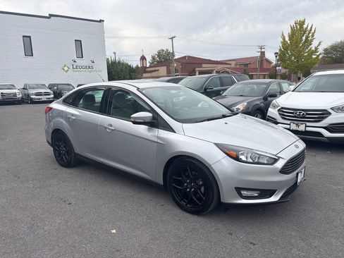Used 2016 Ford Focus SE image 6