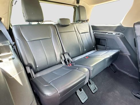 Used 2024 Ford Expedition XLT AWD/4WD image 28
