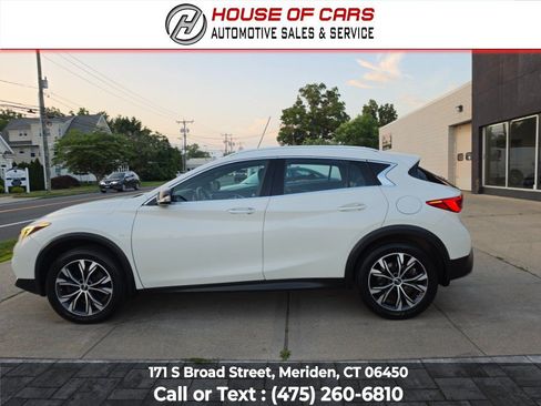 Used 2017 INFINITI QX30 Premium w/ Navigation Package AWD/4WD image 7