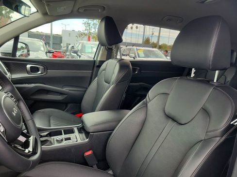 Used 2025 Kia Sorento EX image 16
