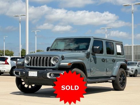 Used 2025 Jeep Wrangler Unlimited Sahara AWD/4WD image 2