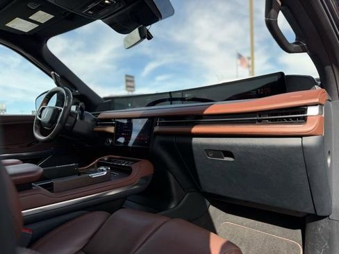 Used 2025 Lincoln Navigator Reserve image 20