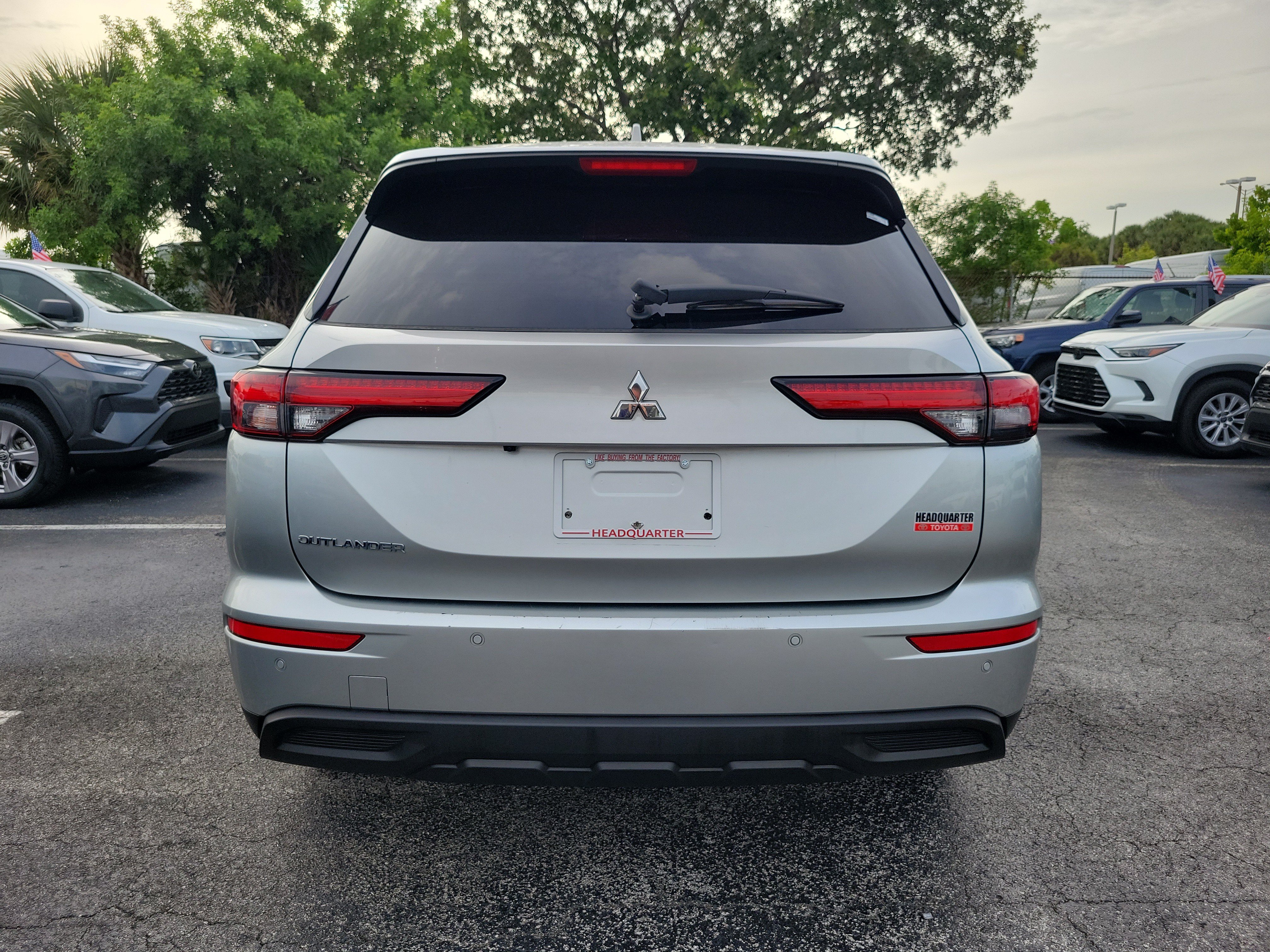 Used 2022 Mitsubishi Outlander ES FWD image 10
