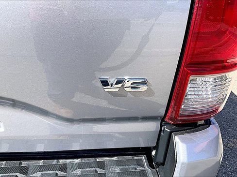 Used 2017 Toyota Tacoma TRD Sport w/ Tow Package (A/T) image 24