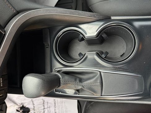 Used 2020 Toyota Camry LE w/ Carpet Mat Package FWD image 15