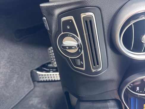 Used 2019 Mercedes-Benz C 300 Sedan image 13