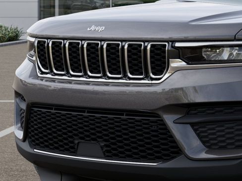 New 2025 Jeep Grand Cherokee Laredo X w/ Luxury Tech Group I image 28