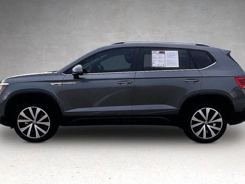 Used 2024 Volkswagen Taos SE FWD image 3