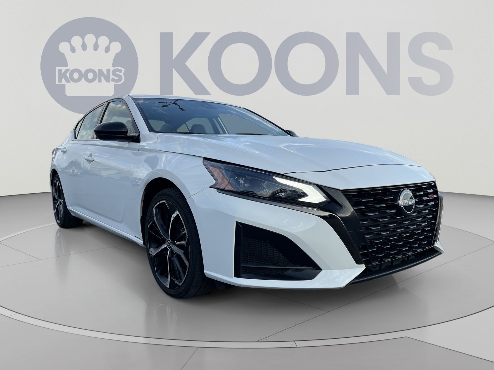Used 2024 Nissan Altima 2.5 SR FWD image 10