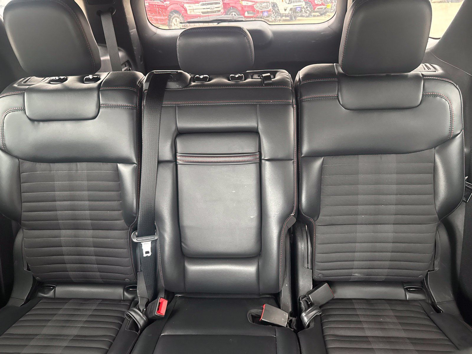 Used 2025 Ford Explorer ST-Line w/ ST-Line Street Pack AWD/4WD image 31