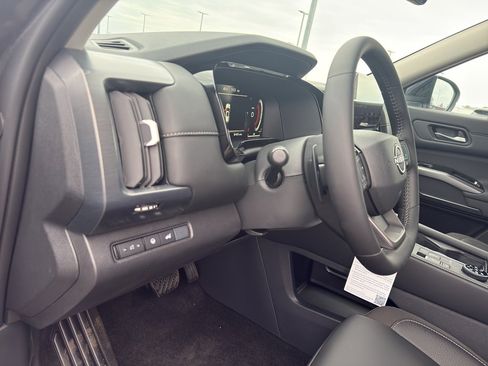 New 2026 Nissan Pathfinder SL image 14