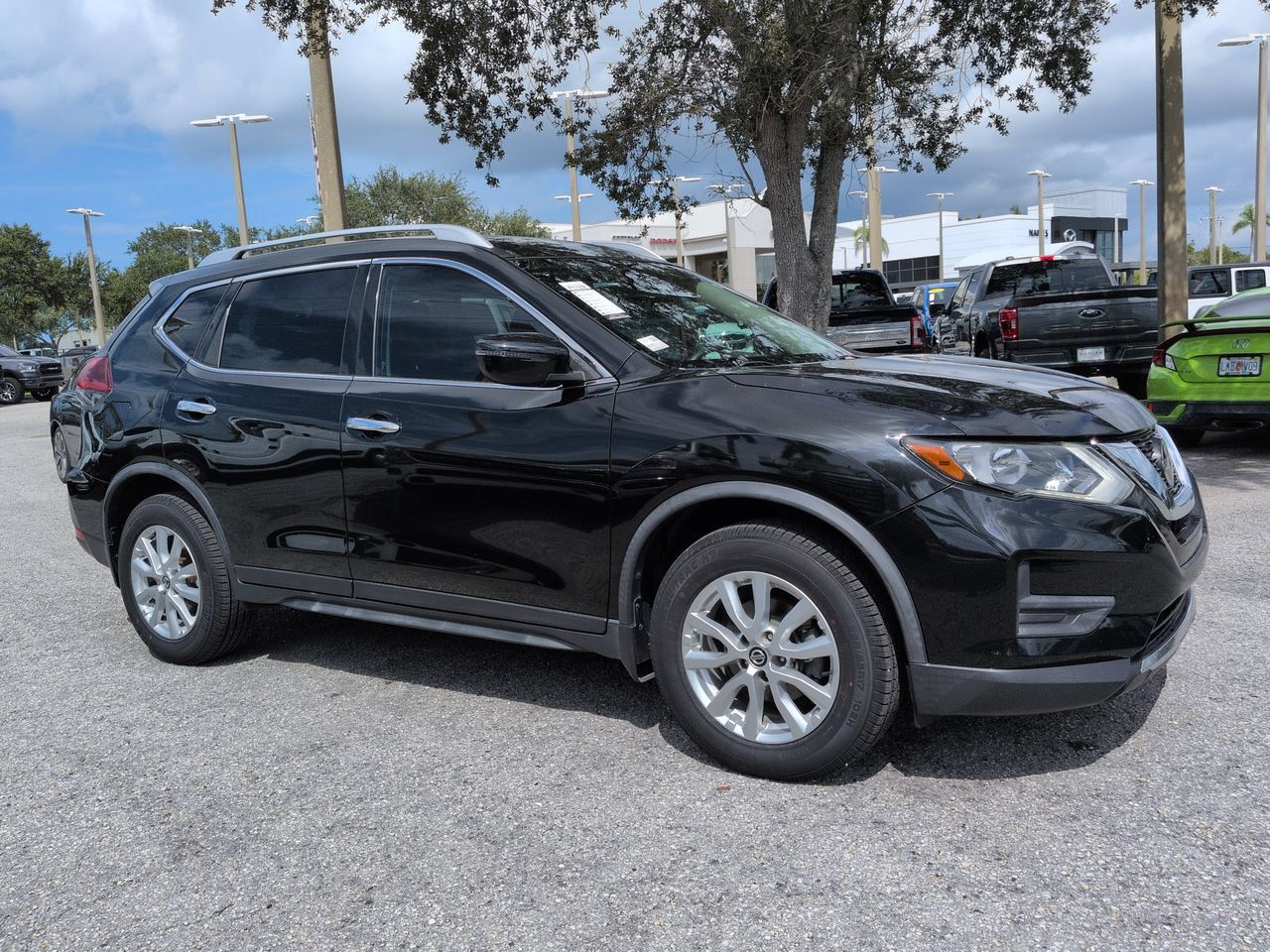 Used 2019 Nissan Rogue S w/ Special Edition Package FWD image 2
