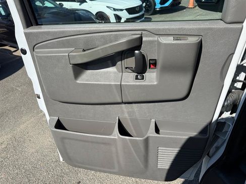 Used 2017 Chevrolet Express 2500 Extended RWD image 28
