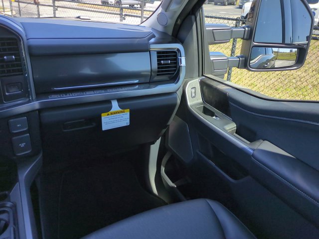 New 2026 Ford F250 Lariat w/ Black Appearance Package AWD/4WD image 17