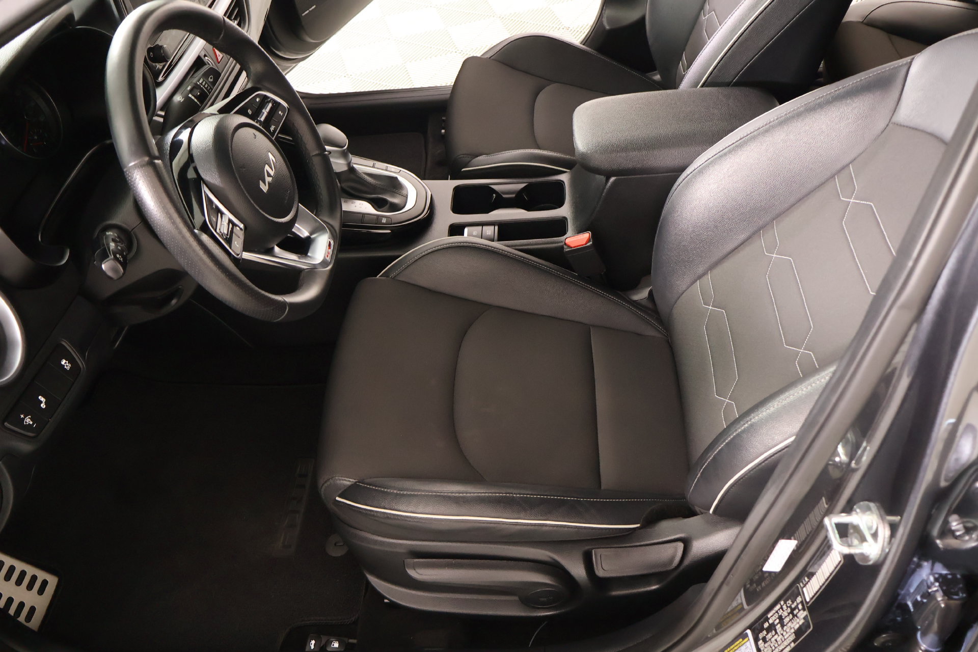 Used 2024 Kia Forte GT-Line w/ GT-Line Premium Package FWD image 11