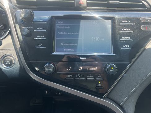 Used 2019 Toyota Camry SE w/ Convenience Package FWD image 4
