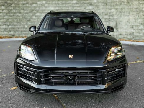 Used 2025 Porsche Cayenne Base image 2