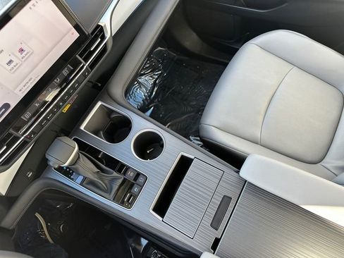 Used 2025 Toyota Sienna XLE image 30