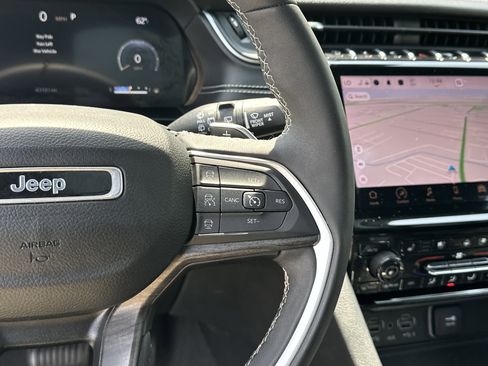 Used 2024 Jeep Grand Cherokee L Limited w/ Luxury Tech Group II image 29