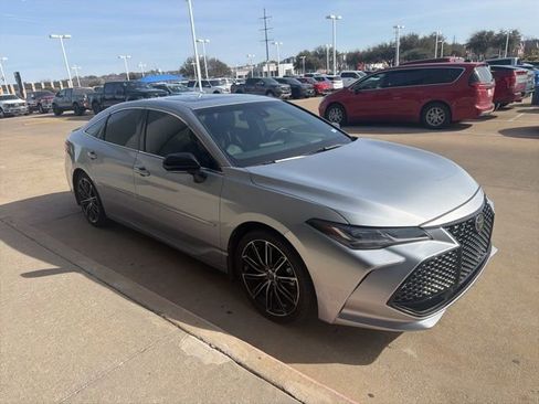Used 2022 Toyota Avalon Touring image 4