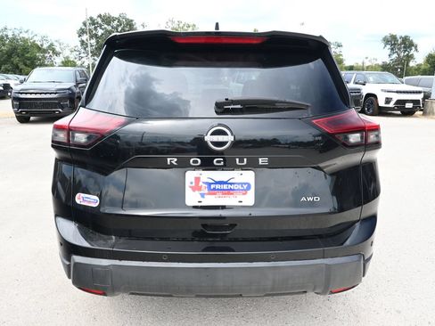 Used 2024 Nissan Rogue S AWD/4WD image 3
