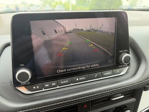 Used 2023 Nissan Rogue SV FWD image 21