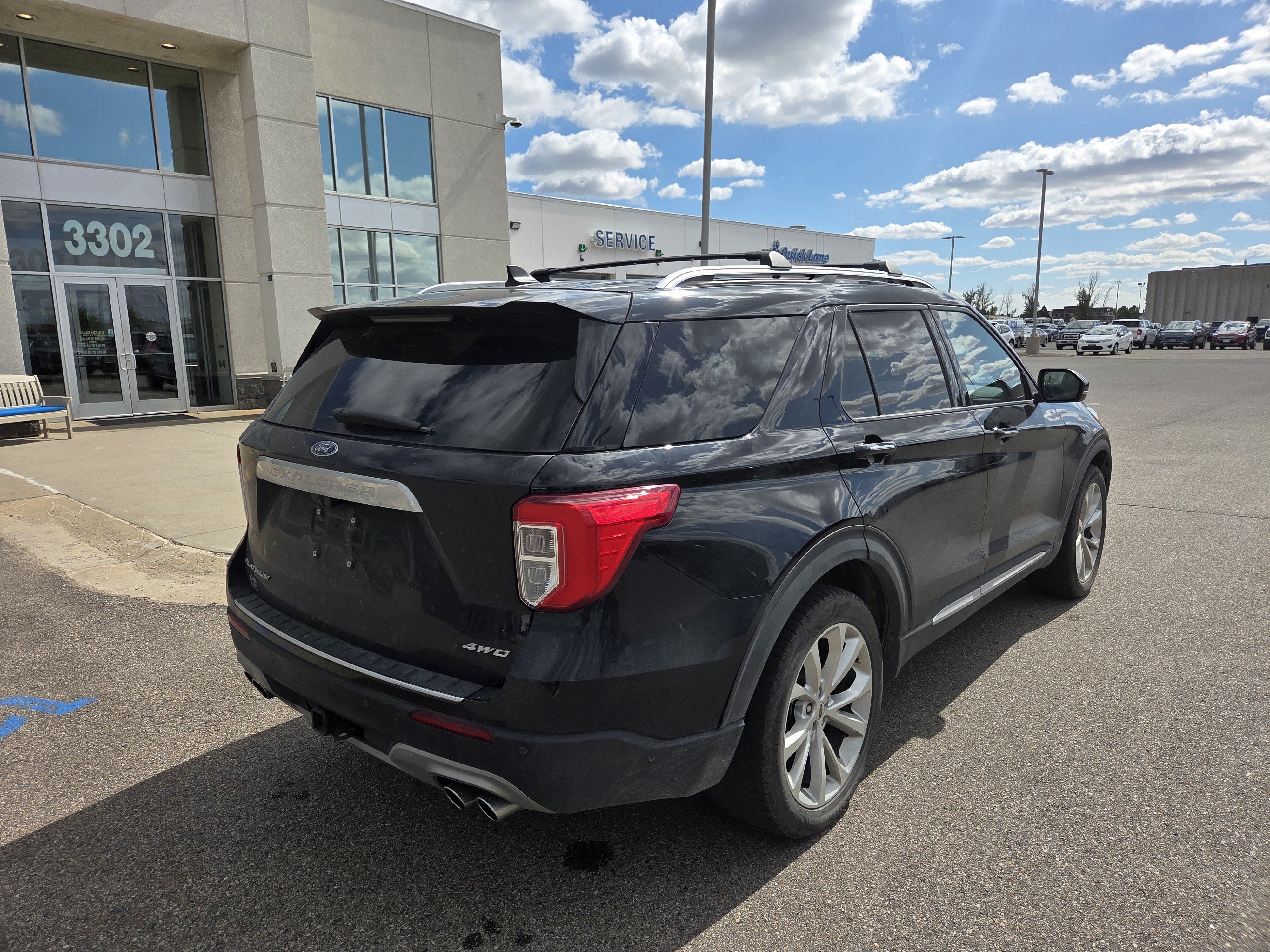 Used 2022 Ford Explorer Platinum w/ Equipment Group 601A AWD/4WD image 5
