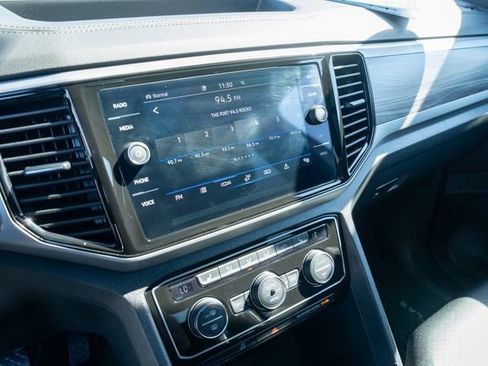 Certified 2023 Volkswagen Atlas Cross Sport SE w/ Panoramic Sunroof Package image 19