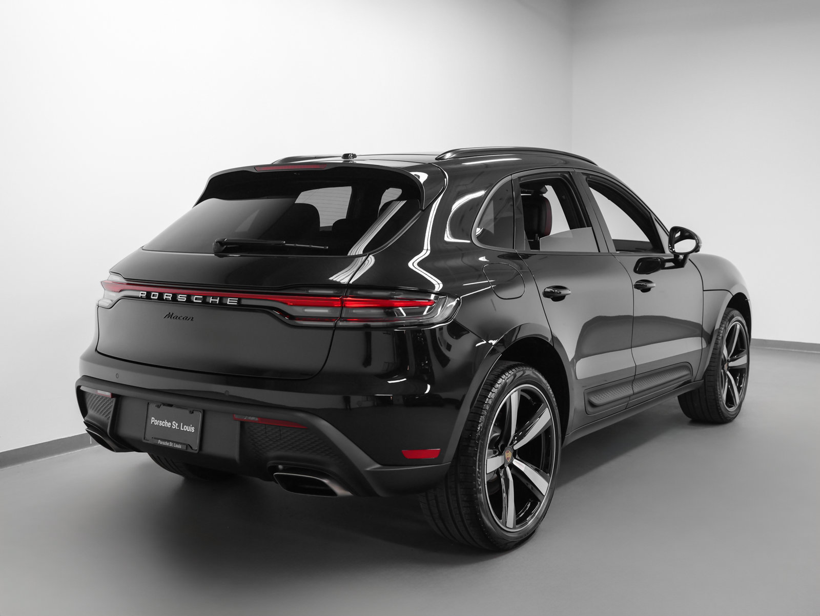 Certified 2026 Porsche Macan AWD/4WD image 12