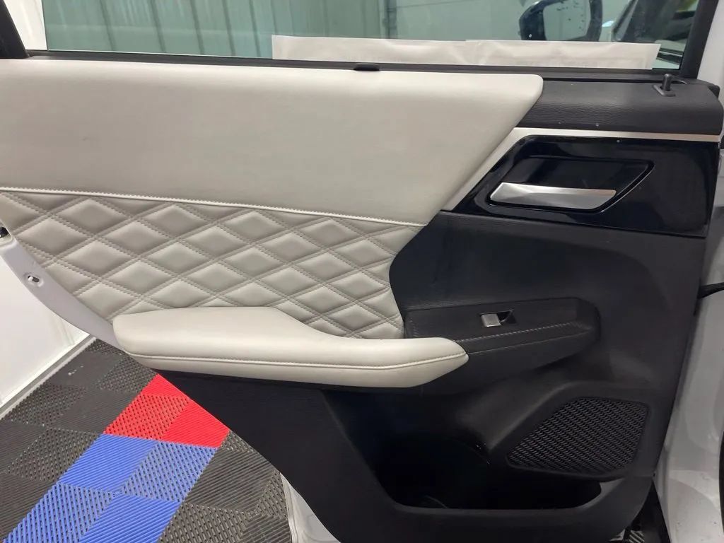 Used 2023 Mitsubishi Outlander SEL AWD/4WD image 11