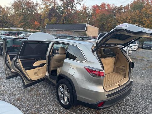 Used 2015 Toyota Highlander Limited Platinum image 7