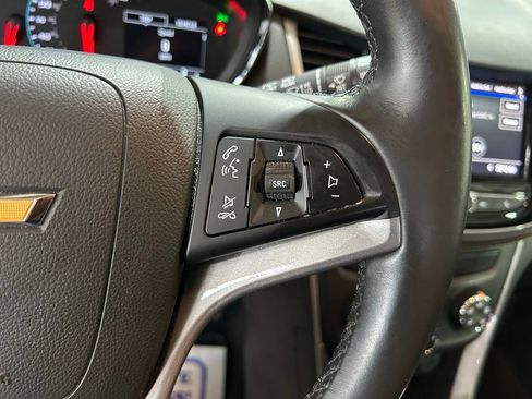 Used 2022 Chevrolet Trax LT w/ LT Convenience Package AWD/4WD image 24