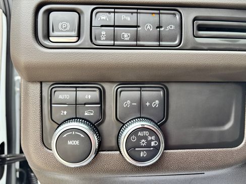 Used 2022 GMC Yukon SLT w/ SLT Luxury Package AWD/4WD image 22
