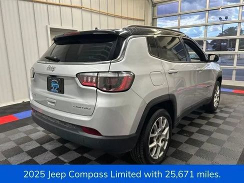Used 2025 Jeep Compass Limited AWD/4WD image 3