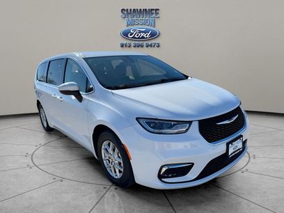 Used 2023 Chrysler Pacifica Touring-L