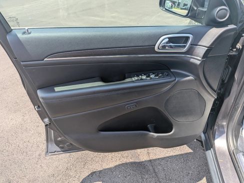 Used 2018 Jeep Grand Cherokee Limited AWD/4WD image 18