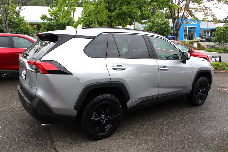 Used 2022 Toyota RAV4 XLE AWD/4WD image 5