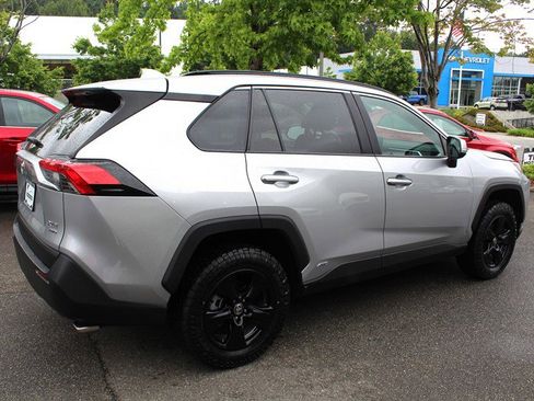 Used 2022 Toyota RAV4 XLE AWD/4WD image 5