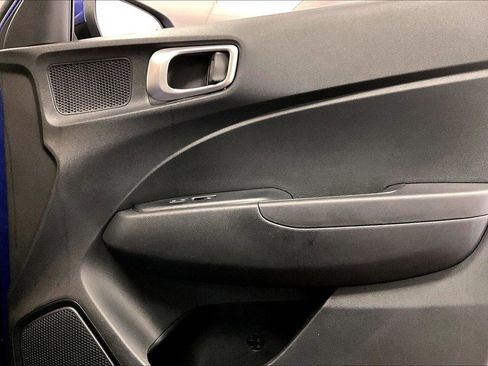 Used 2024 Hyundai Venue SEL image 23