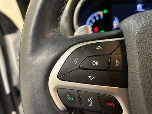 Used 2016 Jeep Grand Cherokee Overland AWD/4WD image 21