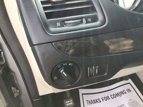 Used 2017 Dodge Grand Caravan SE image 18