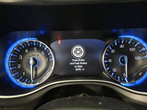 Used 2019 Chrysler Pacifica Limited w/ Advanced Safetytec Group FWD image 13