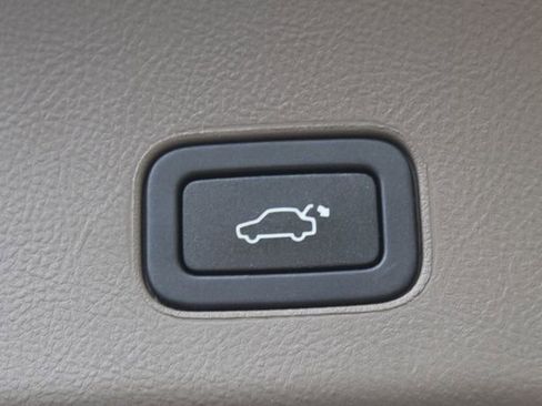 Used 2013 Land Rover Range Rover Sport HSE image 26