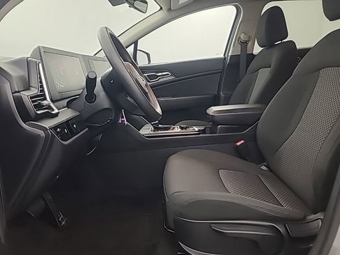 Used 2025 Kia Sportage LX AWD/4WD image 25