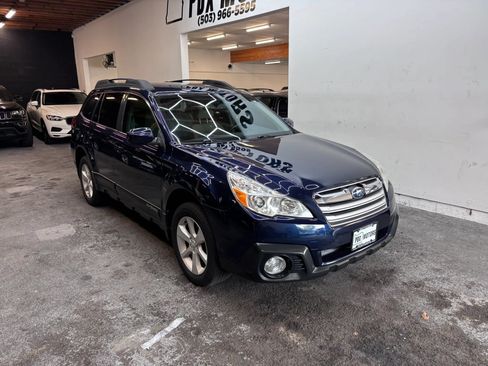 Used 2013 Subaru Outback 2.5i Premium AWD/4WD image 2
