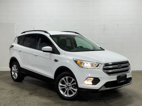 Used 2017 Ford Escape SE w/ Equipment Group 201A image 1