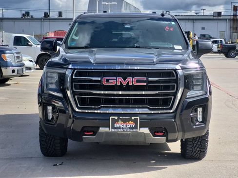 Used 2021 GMC Yukon XL AT4 w/ AT4 Premium Plus Package AWD/4WD image 9
